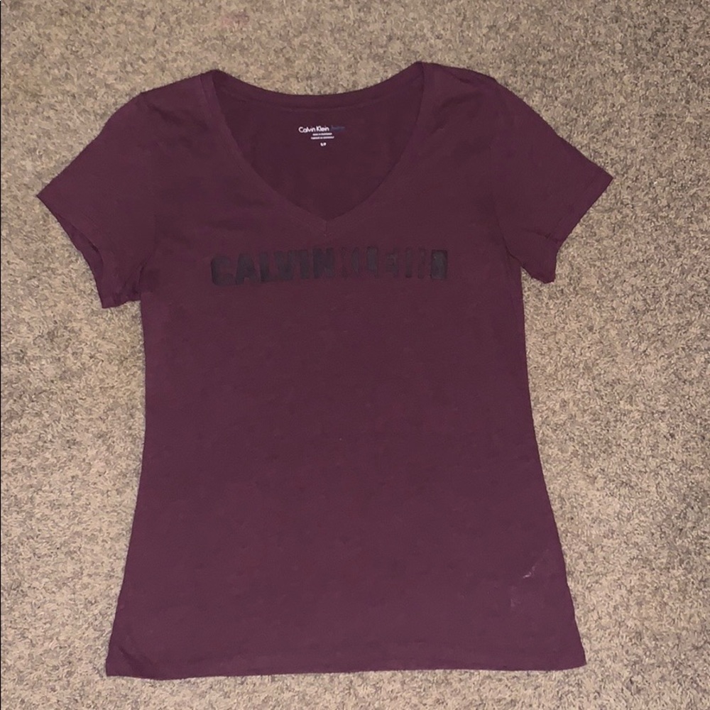 Burgundy V-neck Calvin Klein Short Sleeve.